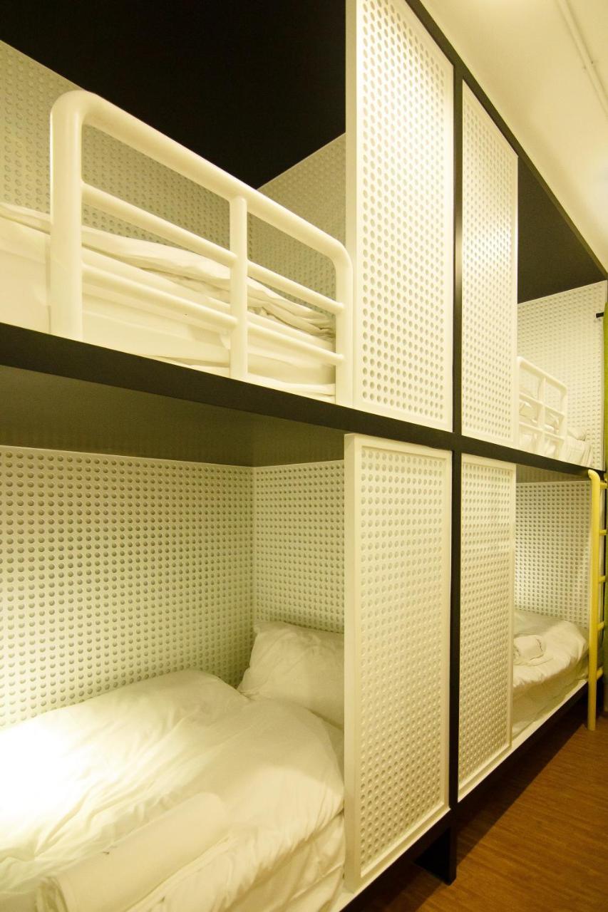 A Pousada Folk Poshtel Asok Banguecoque Exterior foto