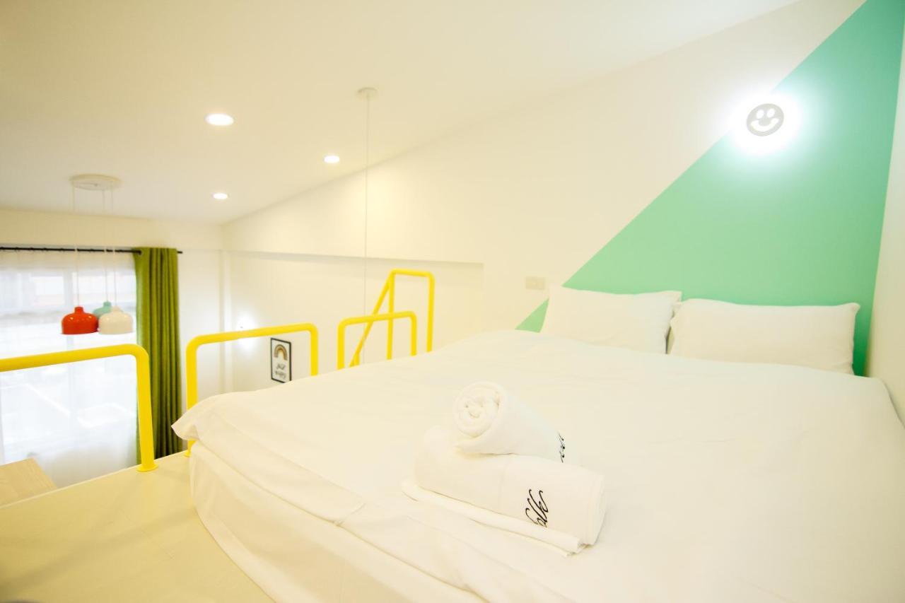 A Pousada Folk Poshtel Asok Banguecoque Exterior foto