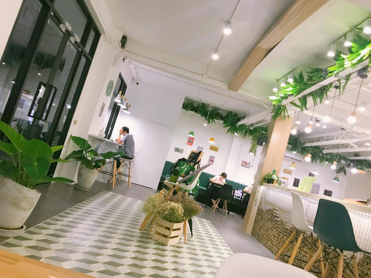 A Pousada Folk Poshtel Asok Banguecoque Exterior foto